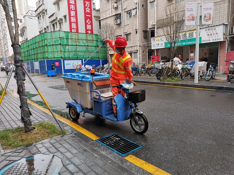 市政清运员的奋斗与贡献